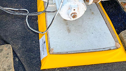 2x4 Super Husky Pan absorbs 7.6 gallons of oil